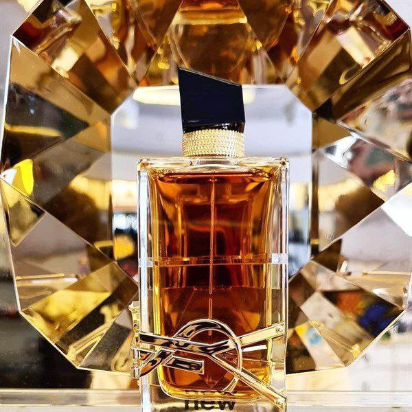 عطر ادکلن ایو سن لورن لیبر اینتنس ۹۰میل با طبع گرم مناسب برای بانوان