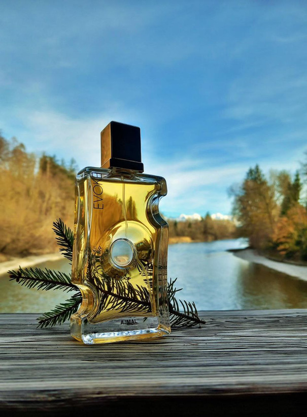 عطر ادکلن اجمل اووک زنانه ۷۵میل با طبع ملایم و شیرین