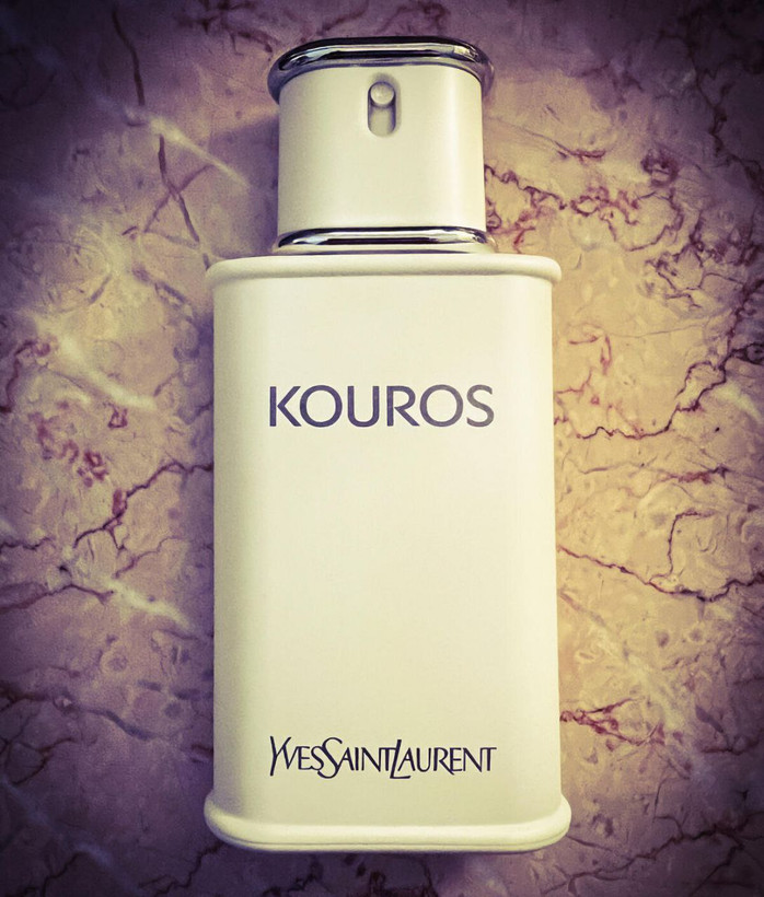 عطر ادکلن ایو سن لورن کوروس ۱۰۰میل مناسب برای آقایان با طبع گرم و تلخ