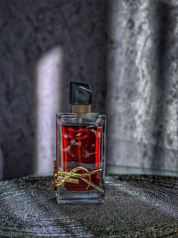 عطر ادکلن ایو سن لورن لیبره له پارفوم ۹۰میل مناسب برای بانوان با طبع گرم و شیرین